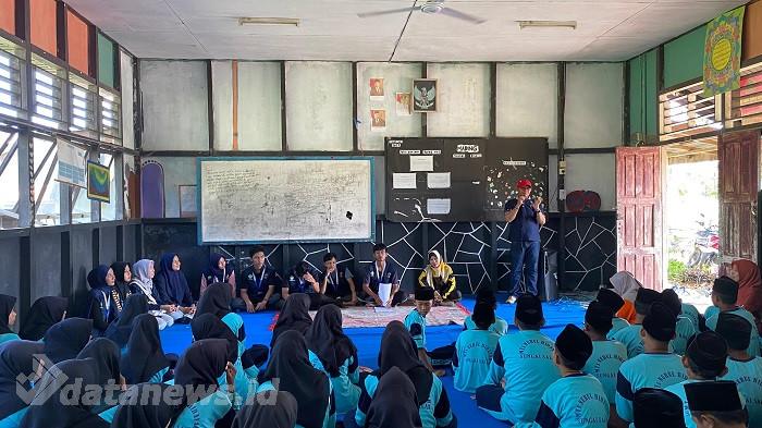 Inovasi Mahasiswa Kukerta UNRI Mengubah Tempurung Kelapa Menjadi Briket Ramah Lingkungan