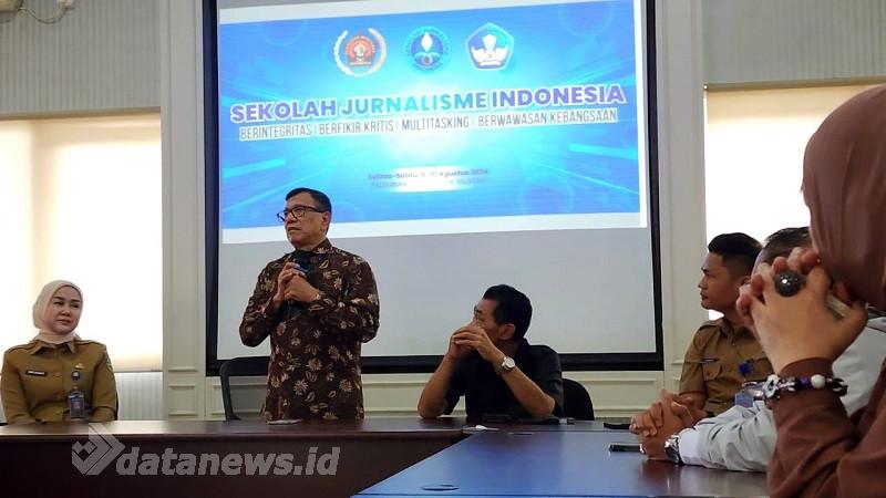 Pendidikan Jurnalisme: Ketum PWI Pusat Hendry Ch Bangun Buka SJI di Palembang