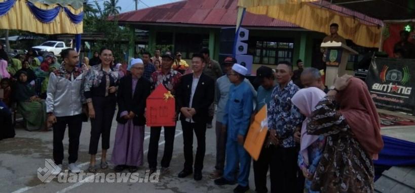 Bupati Rohil Serahkan Bantuan Bedah Rumah 400 Unit di Kecamatan Pekaitan