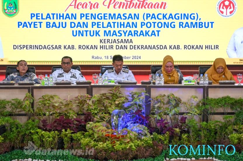 Buka Pelatihan Packaging dan Pangkas Rambut, Bupati Rohil: Jadilah Pengusaha Sukses
