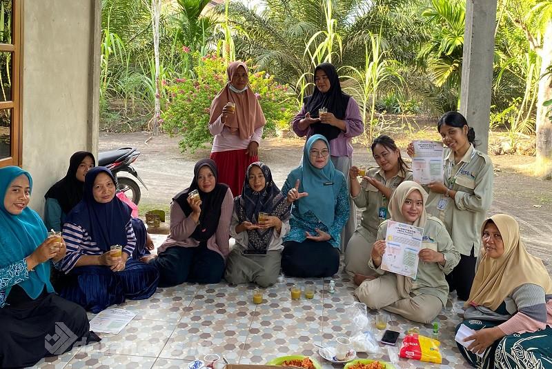 Mahasiswa UNRI Sukses Sosialisasikan Inovasi Lilin Aromaterapi dari Minyak Jelantah di Desa Bandar Sungai