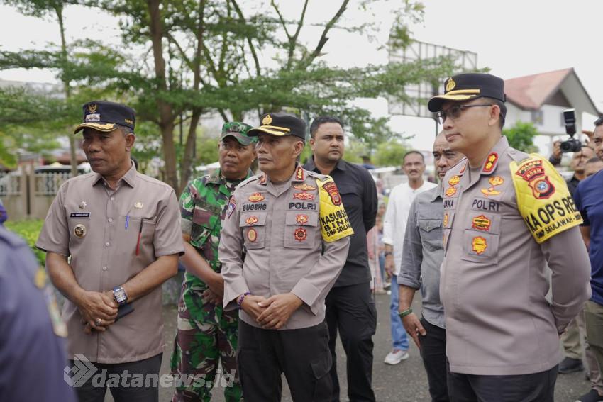 Kapolres Pidie bersama Pamatwil Polda Aceh Pantau langsung Pelaksanaan Pengamanan Pilkada Serentak 2024 di TPS-TPS