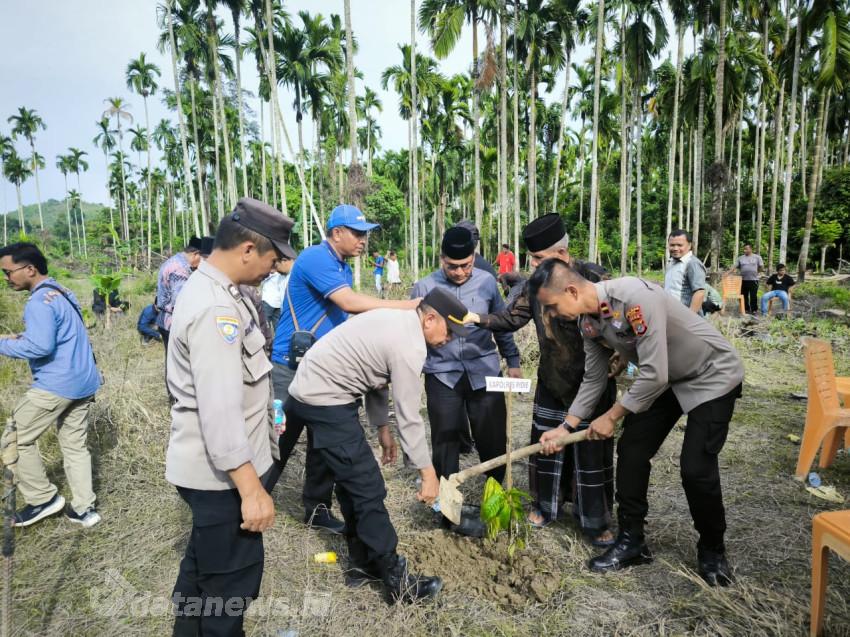 Kapolres Pidie diwakili Kasi Humas Hadiri Launching Gerakan Penanaman Pohon Kakao di Padang Tiji
