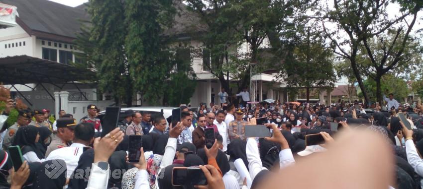 Ribuan Tenaga Non ASN Pidie Demo di DPRK dan Setdakab