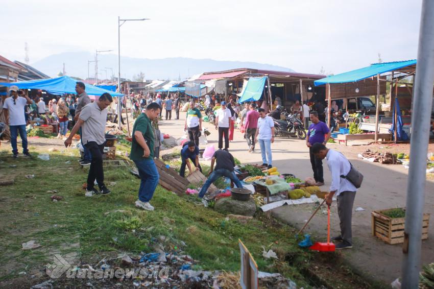 ASN Pemko Gotong Royong Bersihkan Kota