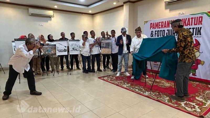 Keren! Puluhan Foto dan Karikatur Terbaik Karya Insan Pers Dipamerkan di HPN 2025 Riau