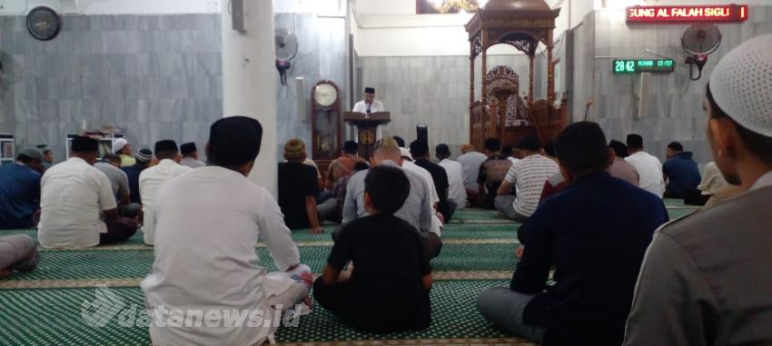 Kadis DSI Tgk H Fazli Isi Tausiah Ramadhan di Masjid Agung Sigli