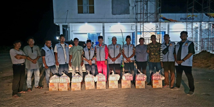 Ketua DPP PKWACI  Salurkan Paket Lebaran Kepada Pengurus