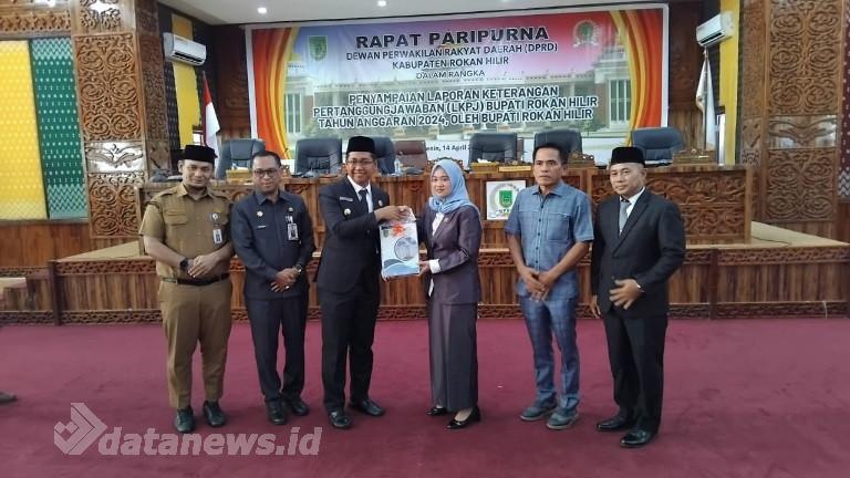 Wabup Jhony Charles Sampaikan LKPJ Pemkab Rohil 2024 di Hadapan DPRD