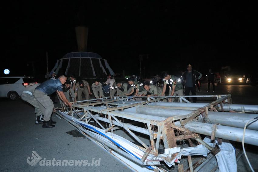 Illiza Kembali Pimpin Aksi Bongkar Baliho Tak Berizin