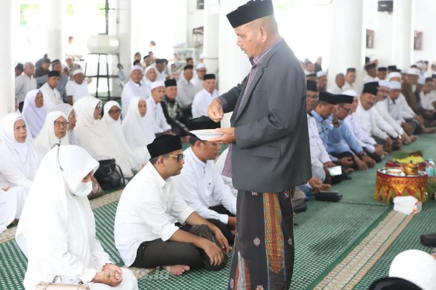 Waled Nu Peusijuek Calon Jamaah Haji, Dihadiri Wakil Bupati Pidie