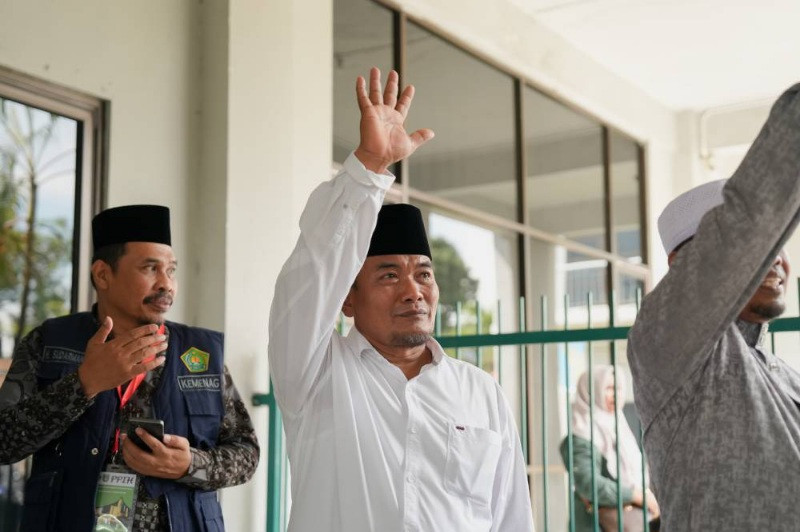 269 Jemaah Haji Dilepas  Wakil Wali Kota Dumai dari Batam ke Tanah Suci