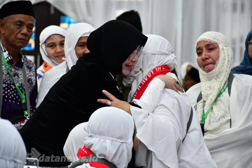 Lepas Kloter Terakhir, Wali Kota Illiza Ingatkan Makna Wukuf di Arafah