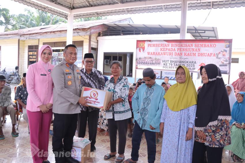 Kapolres Rohil Didampingi Ketua Bhayangkari Silaturahmi Pensiunan, Warakauri dan Dhuafa