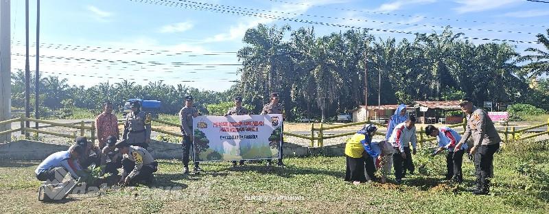 Dukung Program Polda Riau, Polsek Bagan Sinembah Tanam Bibit Pohon Buah