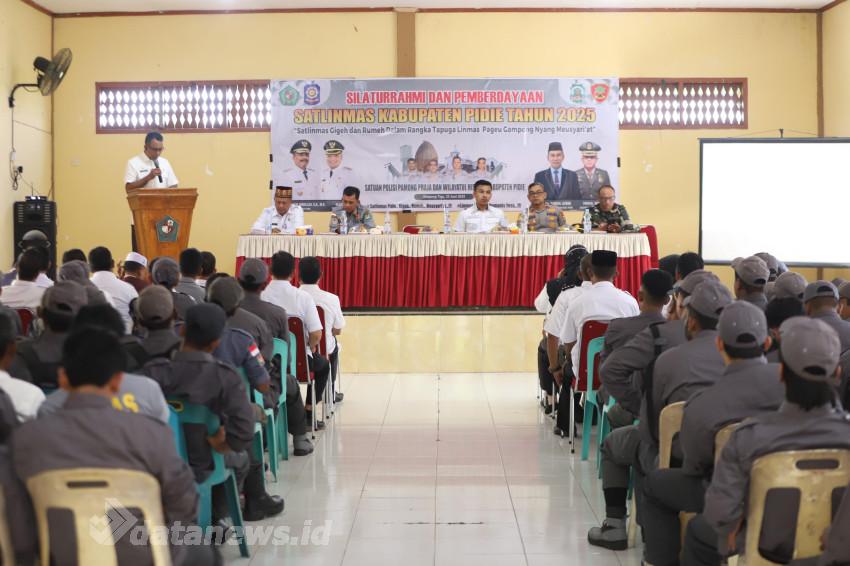 Sekda Pidie Buka Kegiatan Satlinmas