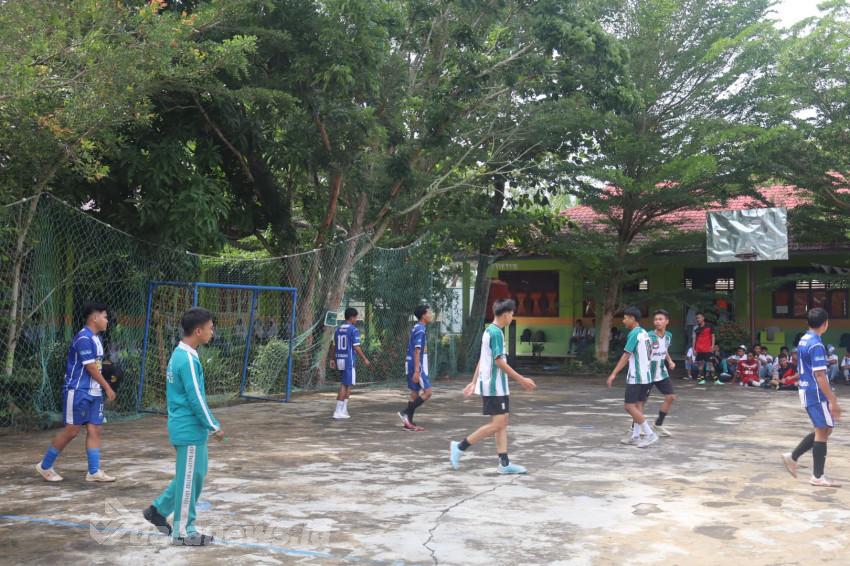 SMA Negeri 2 Bangko Pusako Gelar Upacara Bendera dan Resmi Buka Classmeeting Semester Genap