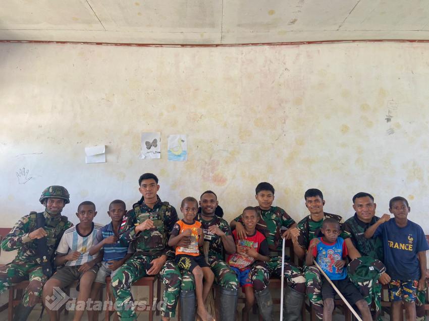 Satgas Pamtas Yonif 763/SBA Pos Bori Gelar Karya Bakti di SD YPPK Bori Sambut Tahun Ajaran Baru