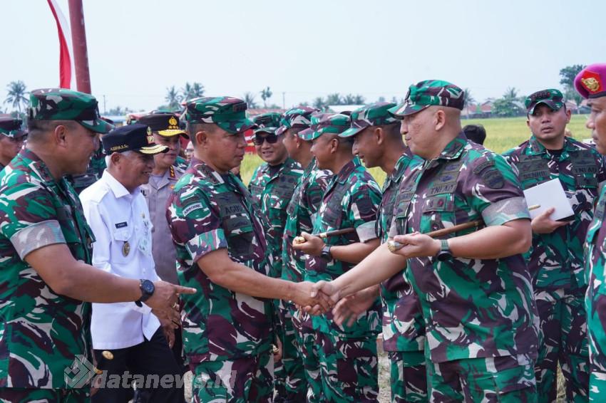 Panglima TNI Panen Raya Padi di Lahan Ketahanan Padi Kodam I/BB di Deli Serdang
