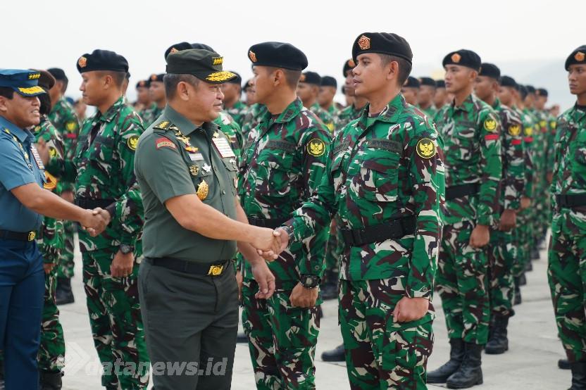 Bangga dan Haru, Kasad Dampingi Panglima TNI Sambut Kepulangan Kontingen Bastille Day