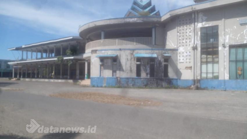 Gedung Terminal Terpadu Sigli Terancam Ambruk