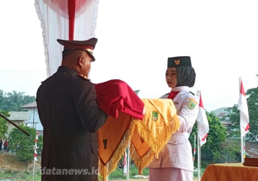Waka Polres Pimpin Upacara Penurunan Bendera HUT Ke-80 RI Kecamatan Bagan Sinembah