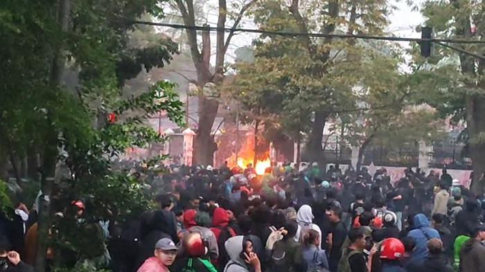 Demo Besar-besaran di Indonesia, Ini Kronologi dan Tuntutan Massa: Turunkan Presiden Hingga Batalkan Kenaikan Gaji DPR