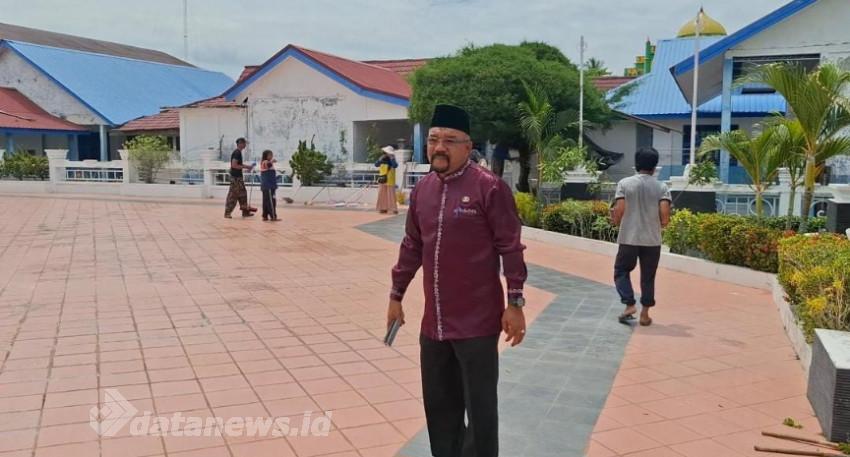 Kadis LH Suwandi Pimpin Langsung Pembersihan Taman Makam Pahlawan dan Taman Budaya Batu Enam