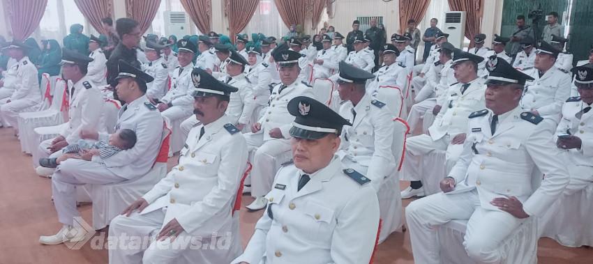 Bupati Rohil Kukuhkan Penghulu Salak AMJ Abdul Karim