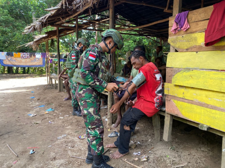 Satgas Yonif 123/Rajawali Gelar Binter dan Pemeriksaan Kesehatan di Kampung Emete, Distrik Obaa