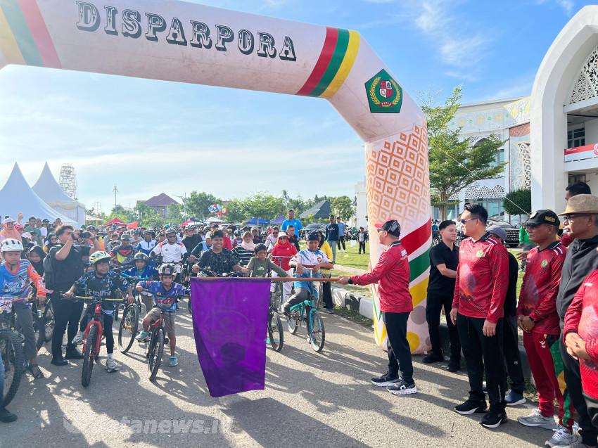 Hari Jadi Pidie, Wabup Lepas Ribuan Peserta Sepeda Santai*