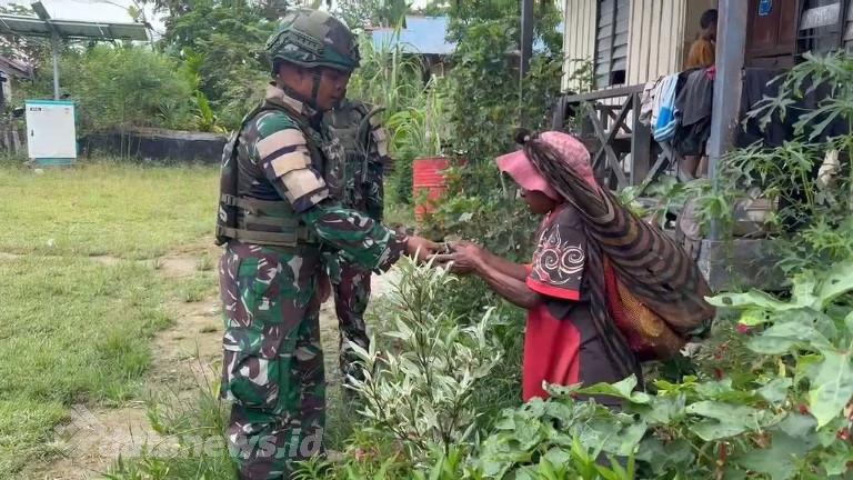 Satgas Yonif 521/DY Jalin Keakraban Melalui Pembinaan Teritorial