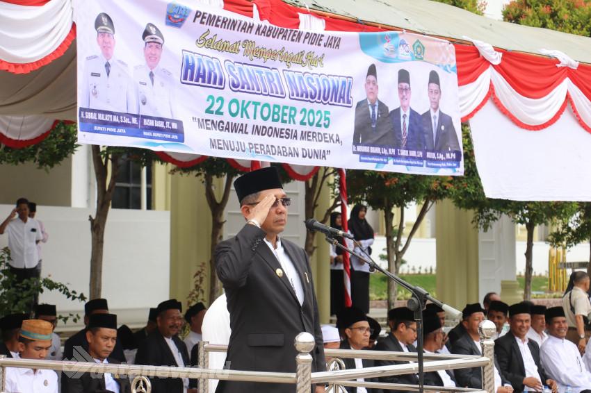 Bupati Pidie Jaya: Peran Santri Sebagai Benteng Moral dan Spiritual Bangsa