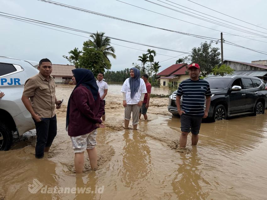 Ketua TP PKK Aceh dan Rombongan Dinsos Sempat Terjebak Banjir Bandang