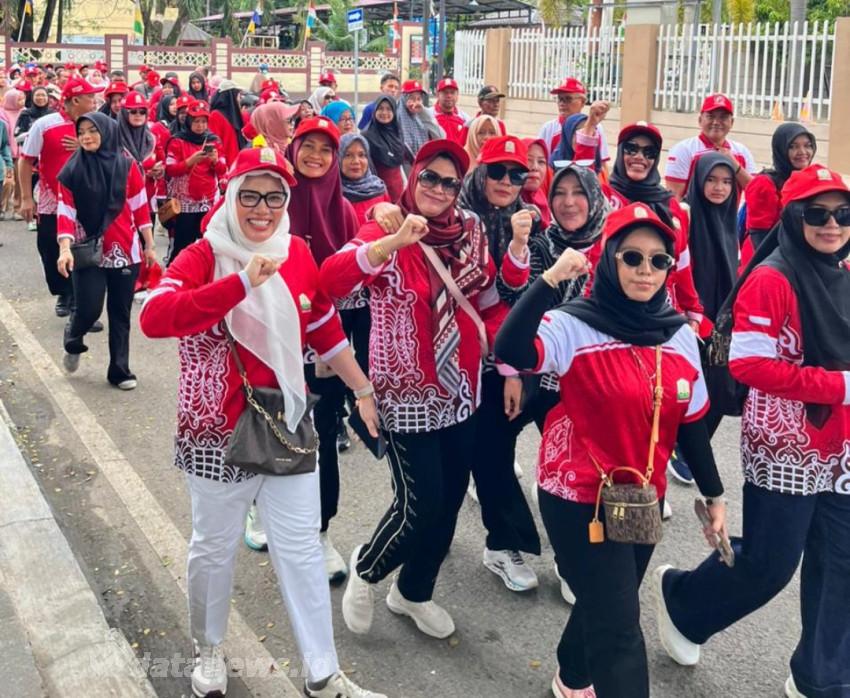 Jalan Santai Keluarga Besar Dinsos Aceh Berlangsung Meriah