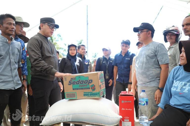 Kunjungi Lokasi Bencana di Padang Pariaman, Wamendagri Bima Arya Bawa Bantuan Logistik dan Kerahkan Dukcapil