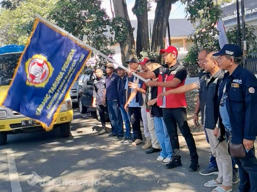 Plt. Kadinsos Aceh Lepas Relawan Pilar Sosial ke Aceh Tamiang