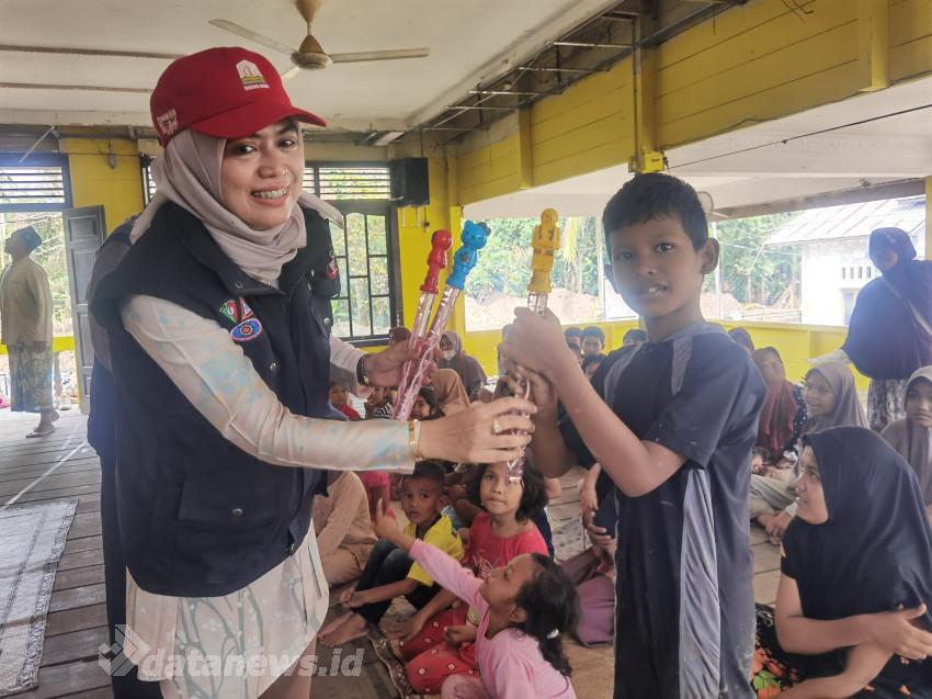 Peduli Ketua DWP Dinsos Aceh terhadap Anak-anak Terdampak Bencana