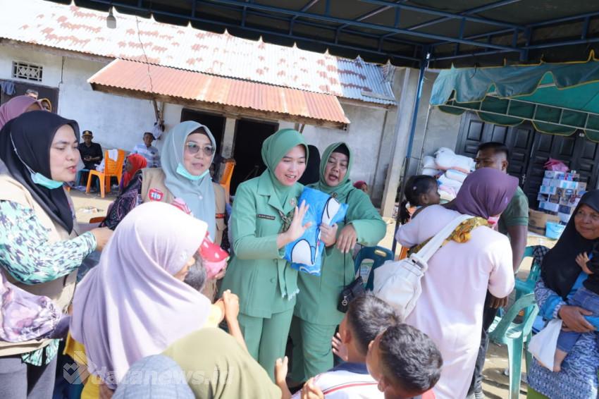 Ketua TP PKK dan Ketua BKMT Pidie Jaya Salur Bantuan Bencana Untuk Tiga Gampong
