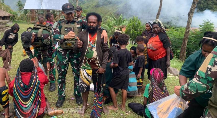 Berbagi Rasa Syukur di Awal Tahun, Satgas Yonif 112/DJ Tebar kebahagiaan di Puncak Jaya