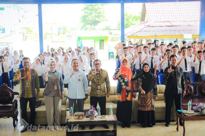 Pemko Dumai dan OJK Riau Edukasi Ratusan Pelajar SMPN 2 Dumai, Tanamkan Budaya Menabung