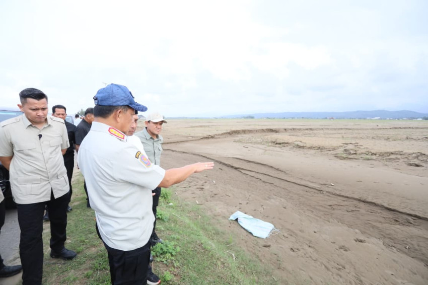 Tinjau Sawah Tertutup Lumpur di Pidie Jaya, Kasatgas Tito Sampaikan Pentingnya Dukungan Kementan