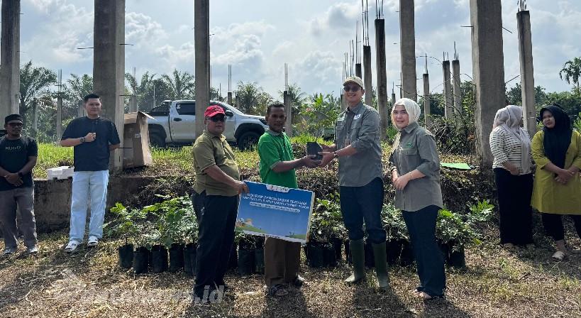 Sedekah Lingkungan Bulan Ramadhan, PT EMP Energi Gandewa Serahkan 800 Bibit Pohon Buah Produktif untuk Penguatan Ekologi dan Ekonomi Desa Senama Nenek
