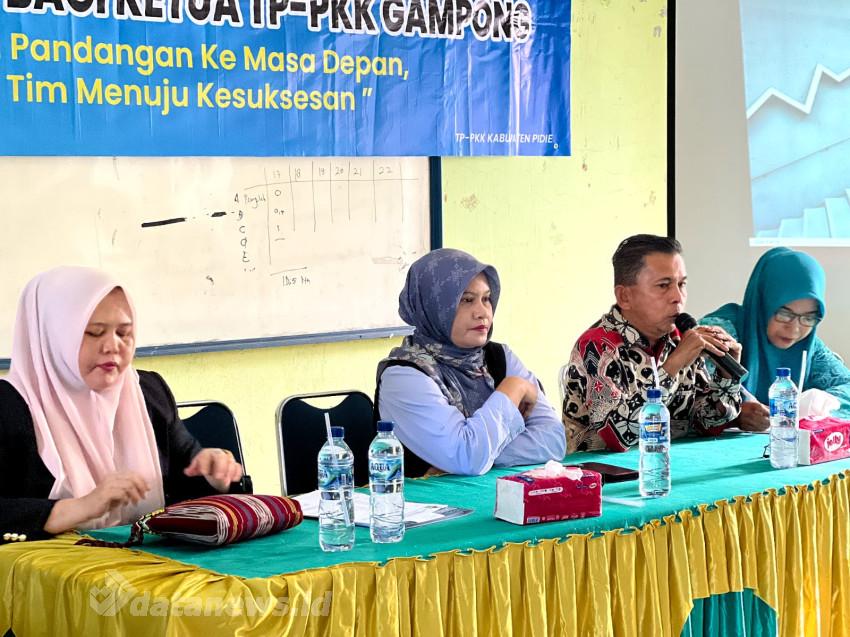 TP-PKK Kabupaten Pidie Latih TP-PKK Kecamatan Peukan Baro
