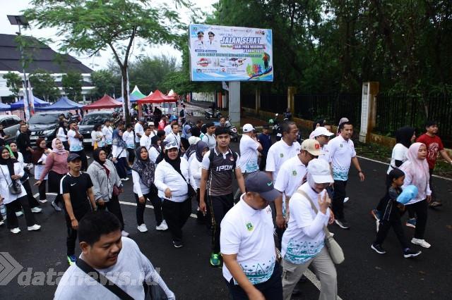 Ribuan Warga Banten Meriahkan Jalan Sehat HPN 2026, Antusias Sambut Kedatangan Presiden Esok
