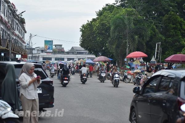 Ngabuburit Ramadan, Warga Serbu Takjil di Pusat Kota Teluk Kuantan
