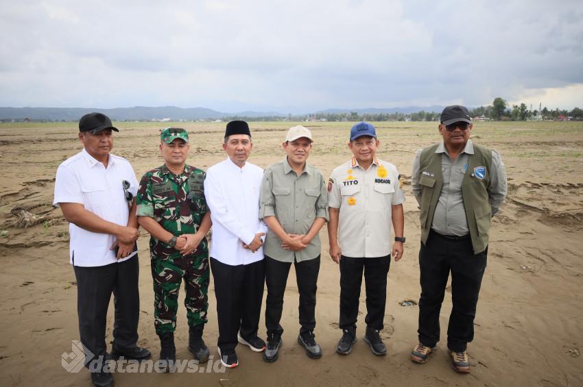 Bupati Pijay Minta Kementan Pulihkan Lahan Sawah Tertutup Lumpur