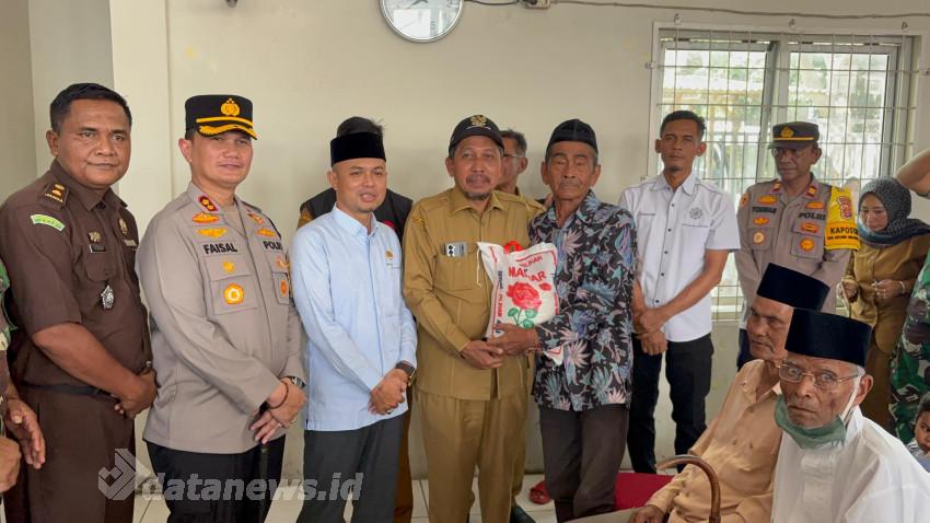 Pemkab Pidie Jaya Salurkan Bantuan Tunai untuk Anak Yatim dan Keluarga Rentan