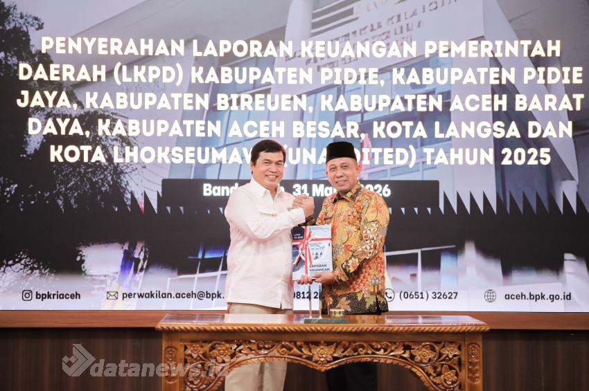 Bupati Pidie Jaya Serahkan LKPD Kepada BPK-RI