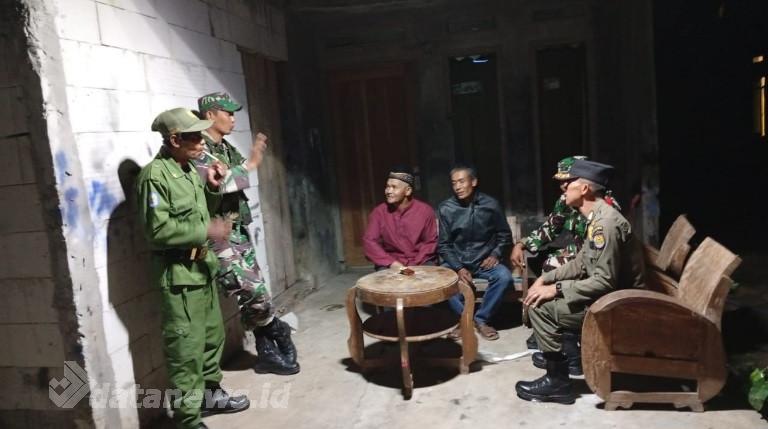 Babinsa Karanggede dan Komduk Turun Malam Hari, Patroli Desa Klari Demi Jaga Keamanan Warga